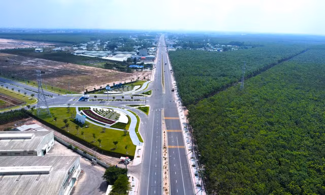 Tuyến đường gần 1.500 tỷ đồng như ‘dải lụa’ qua khu công nghiệp xanh ở Bình Dương
