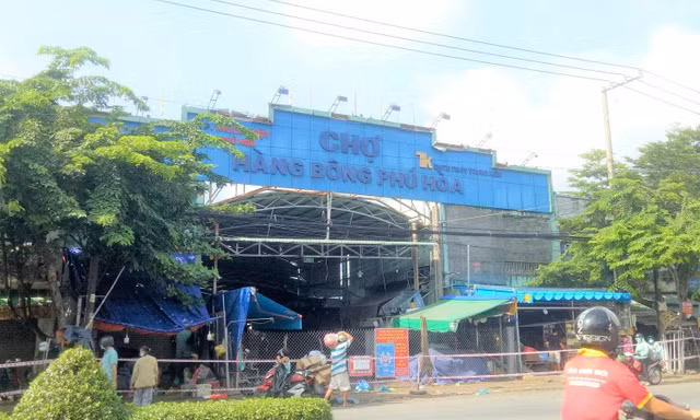 Cảnh sát chăng dây ngưng hoạt động chợ Đầu Mối lớn nhất Bình Dương