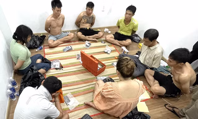 Xóa ổ cờ bạc lớn trong tòa nhà cao ốc ở Bình Dương