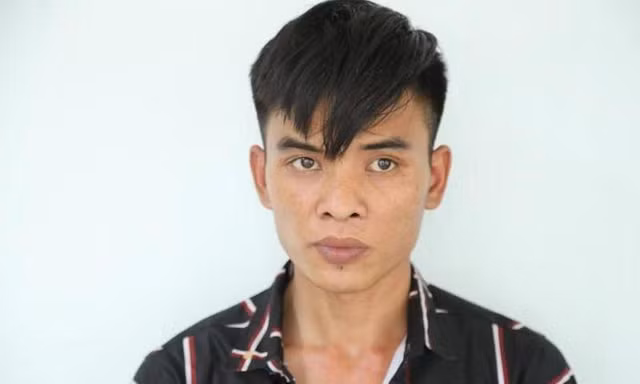 Người tình của mẹ dạy học rồi giao cấu với bé gái trên gác trọ 