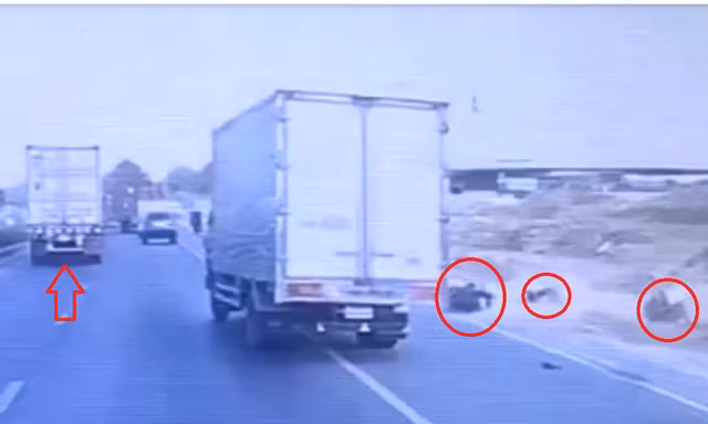 CLIP: Xe container ép ô tô tải gây ra vụ tai nạn rồi bỏ chạy