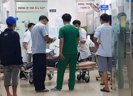 Hai nạn nhân đều bị thương nặng 