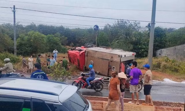 Xe cứu hoả gặp nạn trên đường làm nhiệm vụ, hai chiến sĩ hi sinh