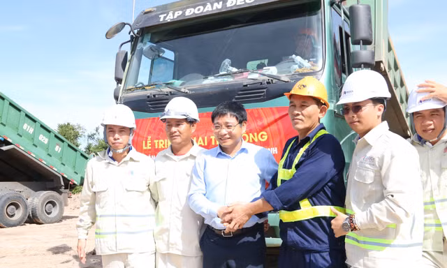 Chính thức thi công đường Hồ Chí Minh đoạn Chơn Thành - Đức Hòa gần 2.300 tỷ đồng