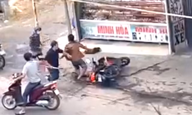 Đối tượng gọi đồng bọn chém người kinh hoàng sau va chạm giao thông sa lưới