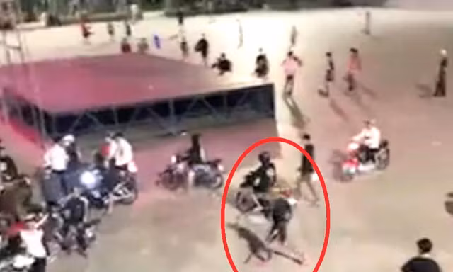 Nhóm thanh niên mang hung khí gây náo loạn khu trung tâm hội nghị ở Bình Dương