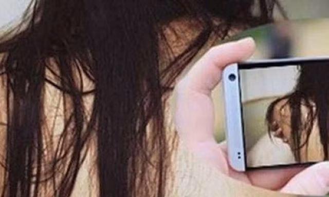 Người mẹ quay clip, báo công an 'chồng hờ' hiếp dâm con mình 
