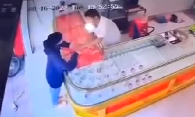 [CLIP]: Hai vụ cướp giật vàng nhanh như chớp ở Bình Dương