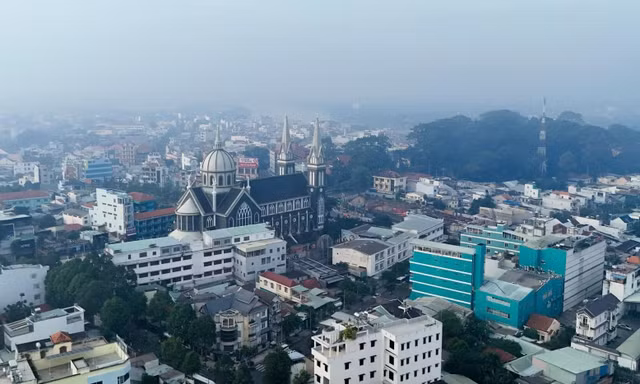 Sương mù dày đặc ở Bình Dương, se lạnh mờ ảo như Đà Lạt