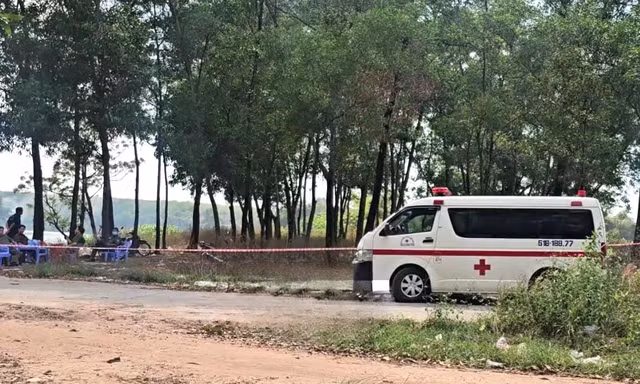 Phát hiện thi thể nam giới đang phân hủy trong vườn cây 