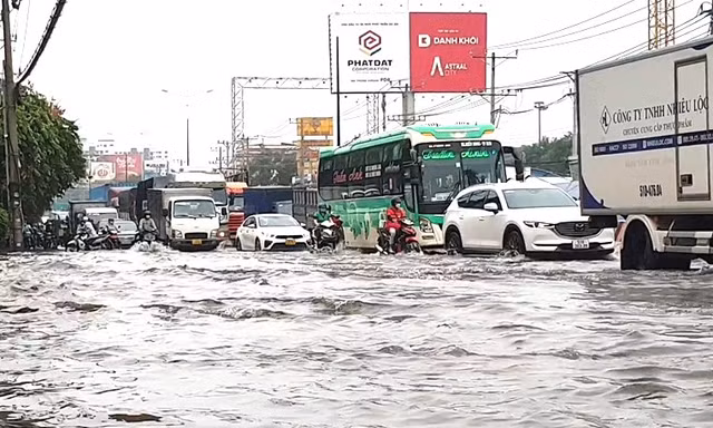 Nhiều điểm trên quốc lộ 13 chưa mưa đã ngập, Bình Dương bàn giải pháp khắc phục