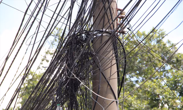 Bình Dương xóa ‘ma trận, mạng nhện’ cáp quang đu đeo các trụ điện
