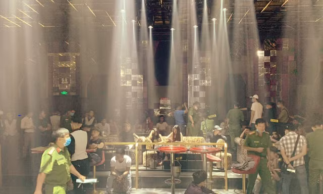 Hàng chục nam, nữ phê ma túy trong quán bar ở Bình Dương 