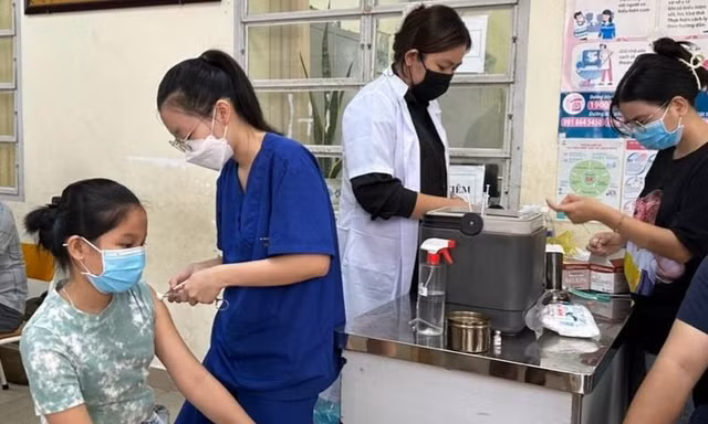 COVID-19 đang âm ỉ khó lường, hơn 30.000 trẻ em ở Bình Dương đồng loạt đi tiêm chủng
