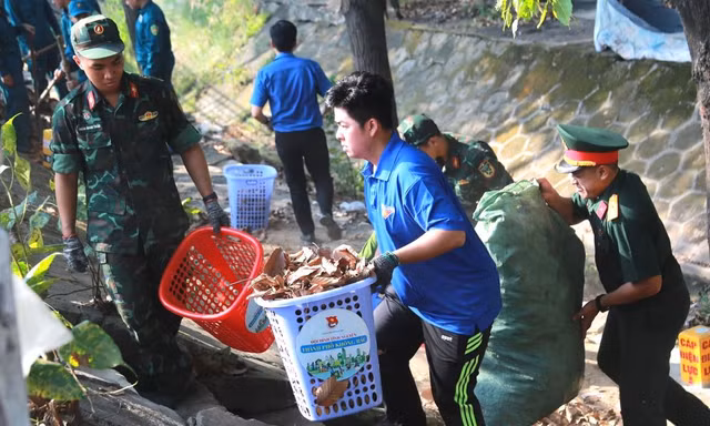 Liên quân 3 màu áo vì văn minh đô thị tại Bình Dương