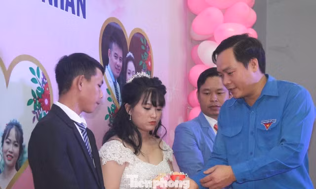 Tổ chức đám cưới tập thể cho công nhân có hoàn cảnh khó khăn