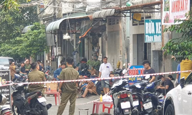 Nam thanh niên tử vong trước cửa phòng trọ với vết thương ở cổ