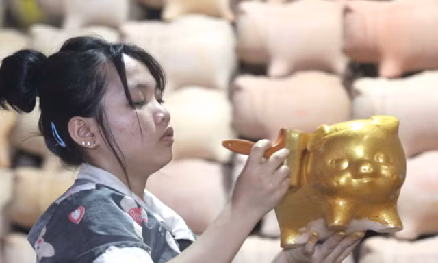 Làng nghề làm heo đất ở Bình Dương rộn ràng ngày cận Tết