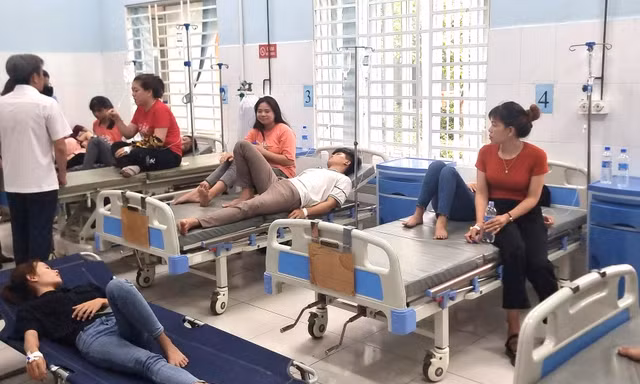 Bình Phước: Hơn 60 công nhân nhập viện sau bữa trưa tại nhà máy