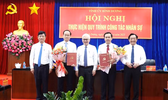 Bình Dương công bố nhiều quyết định nhân sự chủ chốt