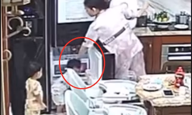 Tin mới vụ xem camera giấu kín, sốc khi phát hiện cặp song sinh bị bảo mẫu bạo hành