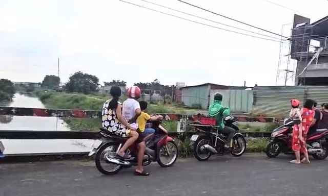 Bé trai 10 tuổi bị nước suối cuốn trôi trên đường đi học về