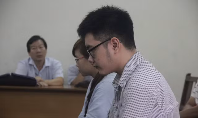 Hoãn xử vụ nam sinh giết bạn đồng tính, chặt xác phi tang