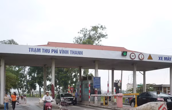 Trạm thu phí Vĩnh Thanh vẫn hoạt động bình thường Ảnh: Trọng Đảng