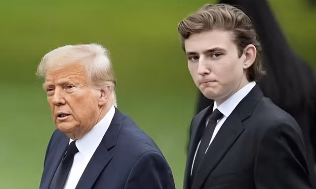 Barron đi bỏ phiếu cho ông Trump 