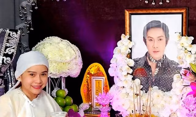 Nghệ sĩ Bình Tinh bị trách móc cười bên di ảnh NSƯT Vũ Linh