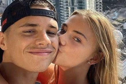 Romeo Beckham có người yêu mới