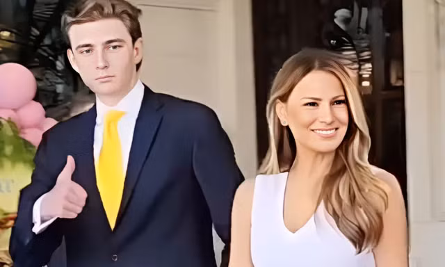 Barron Trump là tâm điểm khi xuất hiện vì cao hơn 2 m 