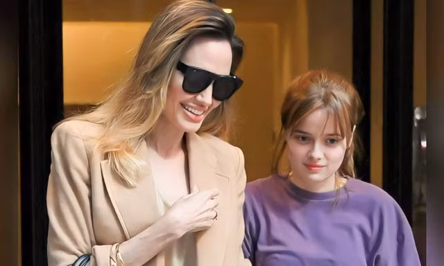 Con gái út ủng hộ Angelina Jolie
