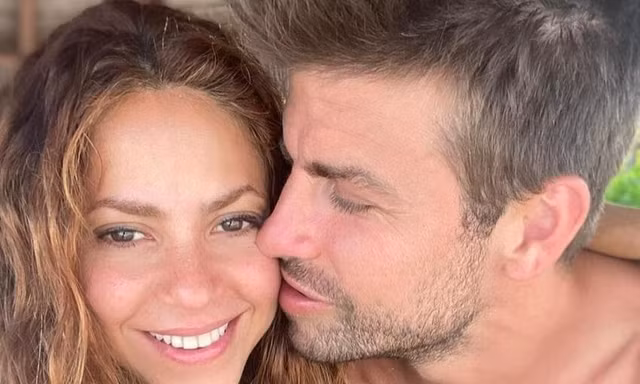Shakira: 'Tôi dâng hiến hết cho Pique hơn 10 năm qua nhưng bị phản bội' 