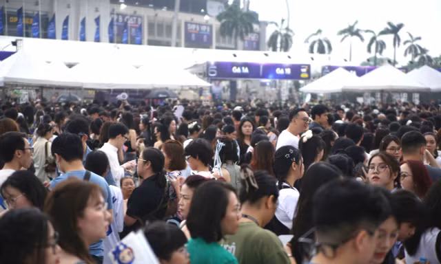 Biển người đổ về sân Mỹ Đình