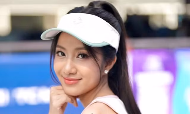 Cận nhan sắc Hoa hậu Hà Trúc Linh trên sân giải Vô địch Pickleball Việt Nam 2025