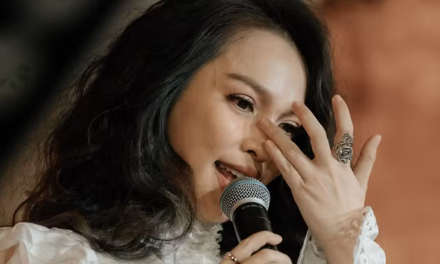Hiền Thục khóc nấc khi nhắc tới anh trai qua đời vì tai nạn giao thông