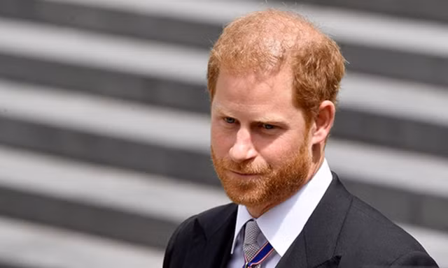 Harry về Anh nhưng không gặp Vua Charles