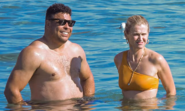 Ronaldo đính hôn với bạn gái người mẫu