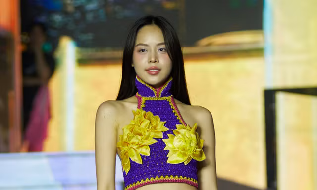 Thanh Thủy để mặt mộc tổng duyệt áo dài