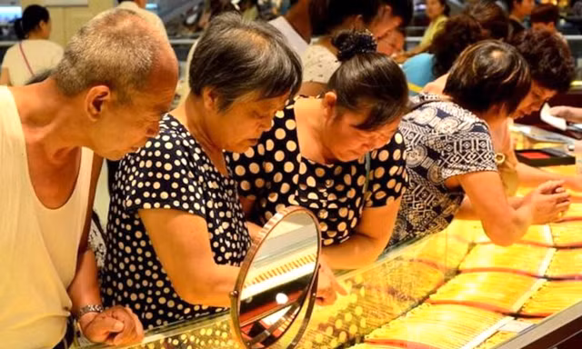 Giá vàng thế giới, dầu thô tăng mạnh