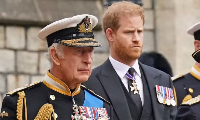 7.085 người yêu cầu cấm Harry đến gần Vua Charles