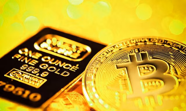 Giá vàng thế giới bất ngờ giảm, bitcoin tăng cao kỷ lục