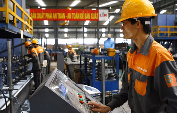 Nhà nước sẽ định kỳ công bố thông tin về mức lương từng ngành, từng vùng. Ảnh: Hồng Vĩnh