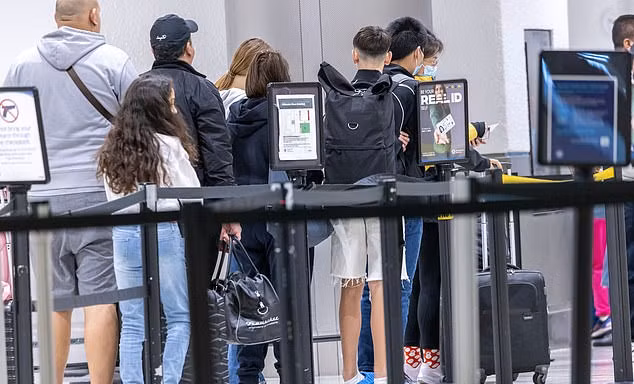 Bí quyết qua cửa an ninh sân bay nhanh chóng 