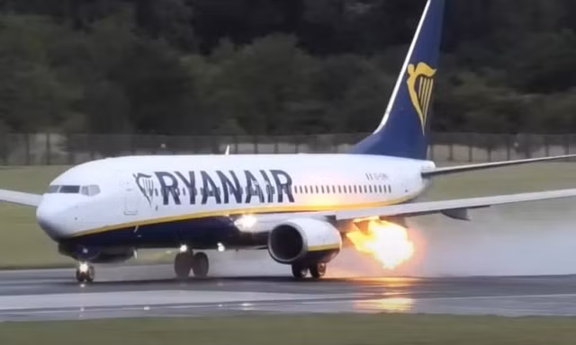 Máy bay Ryanair bốc cháy, ít nhất 18 người bị thương 