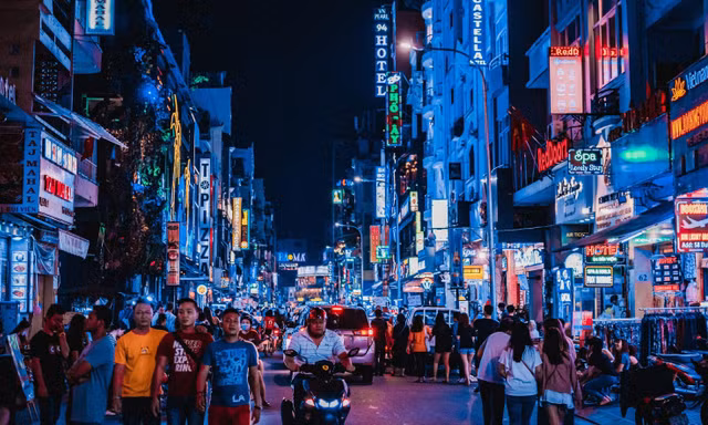TPHCM lọt top điểm đến vui chơi về đêm rẻ nhất thế giới năm 2024
