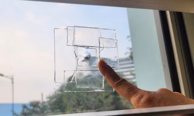 Công an bám sát khu dân cư truy tìm kẻ bắn đạn bi sắt vào nhà dân ở TPHCM