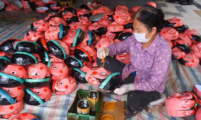 Làng đồ chơi truyền thống Trung thu hối hả vào mùa
