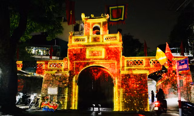 Mãn nhãn với màn trình diễn nghệ thuật ánh sáng 3D tại Ô Quan Chưởng